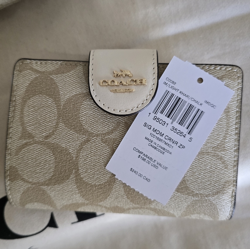 COACH SET 𧸠Zoe ~ Wallet & Bear Charm In Light Khaki / Chalk / Gold / Suede - Picture 9 of 13